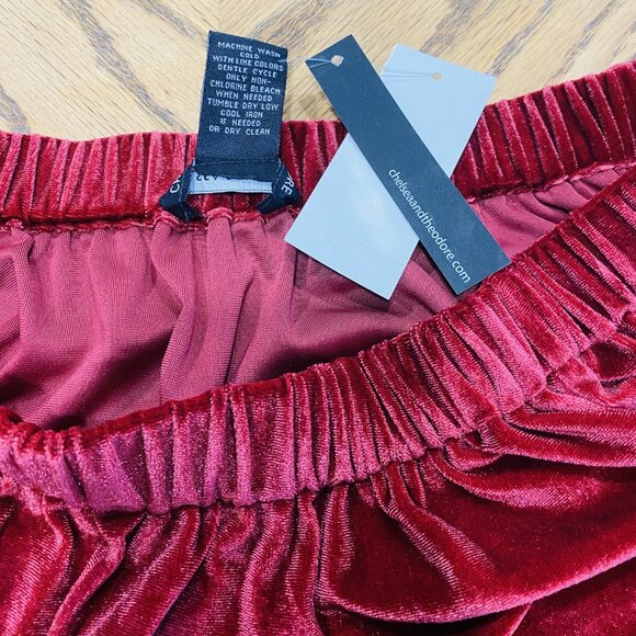 Chelsea & Theodore Women's Large Red Velvet Swing Top - Picture 5 of 11